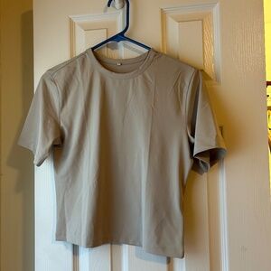 cropped workout shirt